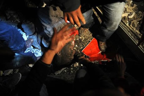 Merkez üssü Van'ın Edremit ilçesi olan 5.6 büyüklüğünde bir deprem meydana geldi. Depremde 5 katlı bir otel yıkıldı.