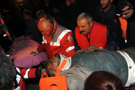 Merkez üssü Van'ın Edremit ilçesi olan 5.6 büyüklüğünde bir deprem meydana geldi. Depremde 5 katlı bir otel yıkıldı.