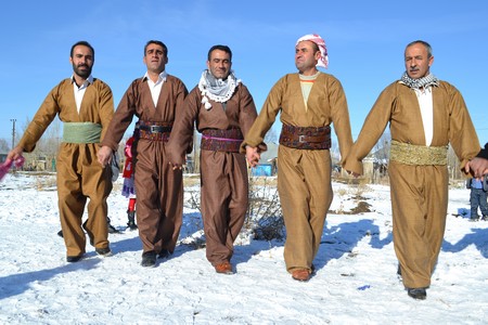 Hakkari'nin Yüksekova ilçesinde 12-13-11.2011 Kasım Dünya evine giren bazı çiftlerimizi sizler için sayfamıza taşıdık. Yüksekova Güncel ailesi olarak tüm çiftlerimize mutluluklar dileriz.