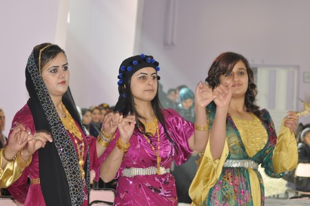 Hakkari'nin Yüksekova ilçesinde 12-13-11.2011 Kasım Dünya evine giren bazı çiftlerimizi sizler için sayfamıza taşıdık. Yüksekova Güncel ailesi olarak tüm çiftlerimize mutluluklar dileriz.