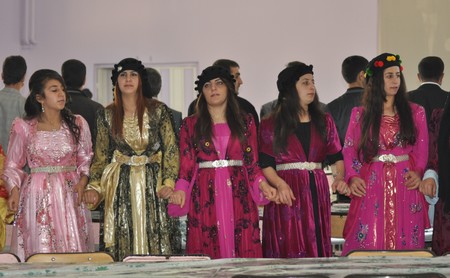 Hakkari'nin Yüksekova ilçesinde 12-13-11.2011 Kasım Dünya evine giren bazı çiftlerimizi sizler için sayfamıza taşıdık. Yüksekova Güncel ailesi olarak tüm çiftlerimize mutluluklar dileriz.