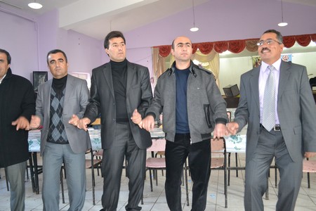 Hakkari'nin Yüksekova ilçesinde 12-13-11.2011 Kasım Dünya evine giren bazı çiftlerimizi sizler için sayfamıza taşıdık. Yüksekova Güncel ailesi olarak tüm çiftlerimize mutluluklar dileriz.