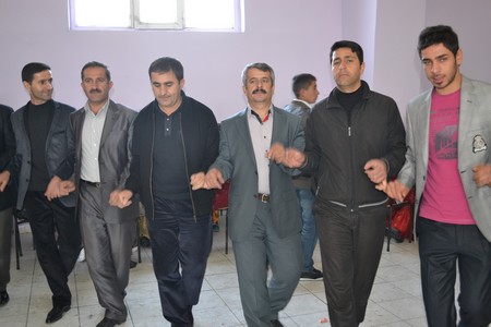 Hakkari'nin Yüksekova ilçesinde 12-13-11.2011 Kasım Dünya evine giren bazı çiftlerimizi sizler için sayfamıza taşıdık. Yüksekova Güncel ailesi olarak tüm çiftlerimize mutluluklar dileriz.