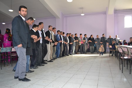 Hakkari'nin Yüksekova ilçesinde 12-13-11.2011 Kasım Dünya evine giren bazı çiftlerimizi sizler için sayfamıza taşıdık. Yüksekova Güncel ailesi olarak tüm çiftlerimize mutluluklar dileriz.