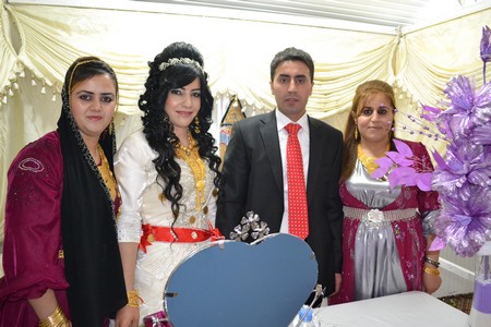 Hakkari'nin Yüksekova ilçesinde 12-13-11.2011 Kasım Dünya evine giren bazı çiftlerimizi sizler için sayfamıza taşıdık. Yüksekova Güncel ailesi olarak tüm çiftlerimize mutluluklar dileriz.