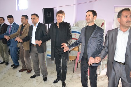 Hakkari'nin Yüksekova ilçesinde 12-13-11.2011 Kasım Dünya evine giren bazı çiftlerimizi sizler için sayfamıza taşıdık. Yüksekova Güncel ailesi olarak tüm çiftlerimize mutluluklar dileriz.