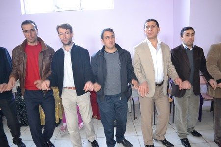 Hakkari'nin Yüksekova ilçesinde 12-13-11.2011 Kasım Dünya evine giren bazı çiftlerimizi sizler için sayfamıza taşıdık. Yüksekova Güncel ailesi olarak tüm çiftlerimize mutluluklar dileriz.