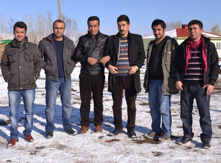 Hakkari'nin Yüksekova ilçesinde 12-13-11.2011 Kasım Dünya evine giren bazı çiftlerimizi sizler için sayfamıza taşıdık. Yüksekova Güncel ailesi olarak tüm çiftlerimize mutluluklar dileriz.