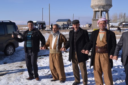 Hakkari'nin Yüksekova ilçesinde 12-13-11.2011 Kasım Dünya evine giren bazı çiftlerimizi sizler için sayfamıza taşıdık. Yüksekova Güncel ailesi olarak tüm çiftlerimize mutluluklar dileriz.