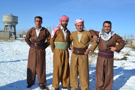 Hakkari'nin Yüksekova ilçesinde 12-13-11.2011 Kasım Dünya evine giren bazı çiftlerimizi sizler için sayfamıza taşıdık. Yüksekova Güncel ailesi olarak tüm çiftlerimize mutluluklar dileriz.
