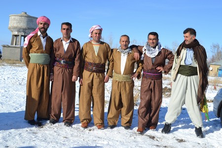 Hakkari'nin Yüksekova ilçesinde 12-13-11.2011 Kasım Dünya evine giren bazı çiftlerimizi sizler için sayfamıza taşıdık. Yüksekova Güncel ailesi olarak tüm çiftlerimize mutluluklar dileriz.