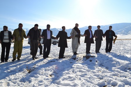 Hakkari'nin Yüksekova ilçesinde 12-13-11.2011 Kasım Dünya evine giren bazı çiftlerimizi sizler için sayfamıza taşıdık. Yüksekova Güncel ailesi olarak tüm çiftlerimize mutluluklar dileriz.