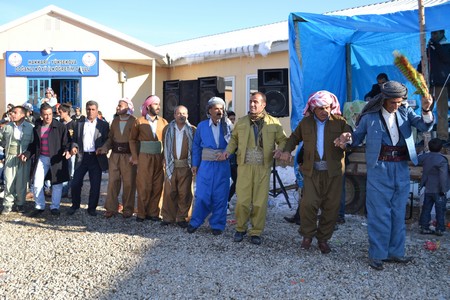 Hakkari'nin Yüksekova ilçesinde 12-13-11.2011 Kasım Dünya evine giren bazı çiftlerimizi sizler için sayfamıza taşıdık. Yüksekova Güncel ailesi olarak tüm çiftlerimize mutluluklar dileriz.