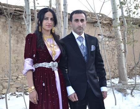 Hakkari'nin Yüksekova ilçesinde 12-13-11.2011 Kasım Dünya evine giren bazı çiftlerimizi sizler için sayfamıza taşıdık. Yüksekova Güncel ailesi olarak tüm çiftlerimize mutluluklar dileriz.