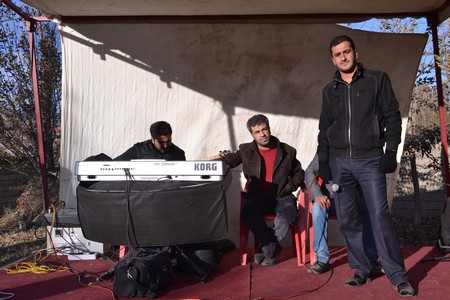 Hakkari'nin Yüksekova ilçesinde 12-13-11.2011 Kasım Dünya evine giren bazı çiftlerimizi sizler için sayfamıza taşıdık. Yüksekova Güncel ailesi olarak tüm çiftlerimize mutluluklar dileriz.