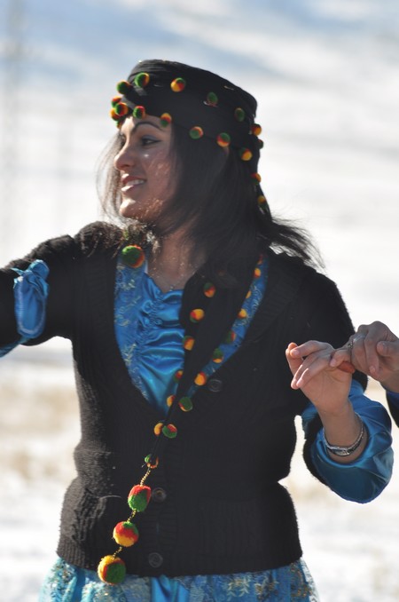 Hakkari'nin Yüksekova ilçesinde 12-13-11.2011 Kasım Dünya evine giren bazı çiftlerimizi sizler için sayfamıza taşıdık. Yüksekova Güncel ailesi olarak tüm çiftlerimize mutluluklar dileriz.