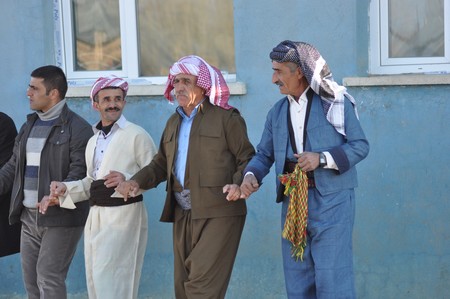 Hakkari'nin Yüksekova ilçesinde 12-13-11.2011 Kasım Dünya evine giren bazı çiftlerimizi sizler için sayfamıza taşıdık. Yüksekova Güncel ailesi olarak tüm çiftlerimize mutluluklar dileriz.