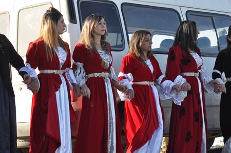 Hakkari'nin Yüksekova ilçesinde 12-13-11.2011 Kasım Dünya evine giren bazı çiftlerimizi sizler için sayfamıza taşıdık. Yüksekova Güncel ailesi olarak tüm çiftlerimize mutluluklar dileriz.