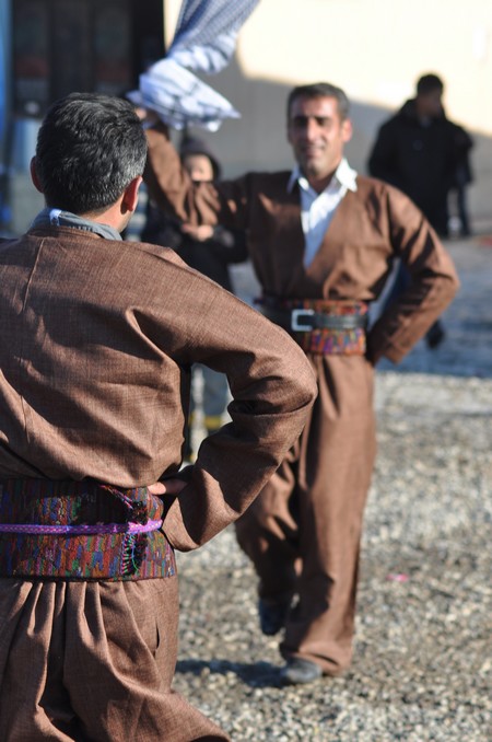 Hakkari'nin Yüksekova ilçesinde 12-13-11.2011 Kasım Dünya evine giren bazı çiftlerimizi sizler için sayfamıza taşıdık. Yüksekova Güncel ailesi olarak tüm çiftlerimize mutluluklar dileriz.