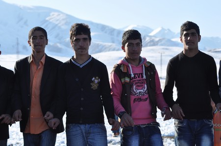 Hakkari'nin Yüksekova ilçesinde 12-13-11.2011 Kasım Dünya evine giren bazı çiftlerimizi sizler için sayfamıza taşıdık. Yüksekova Güncel ailesi olarak tüm çiftlerimize mutluluklar dileriz.