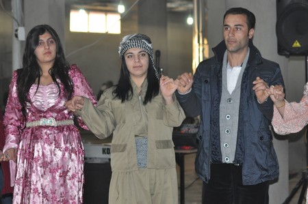 Hakkari'nin Yüksekova ilçesinde 12-13-11.2011 Kasım Dünya evine giren bazı çiftlerimizi sizler için sayfamıza taşıdık. Yüksekova Güncel ailesi olarak tüm çiftlerimize mutluluklar dileriz.