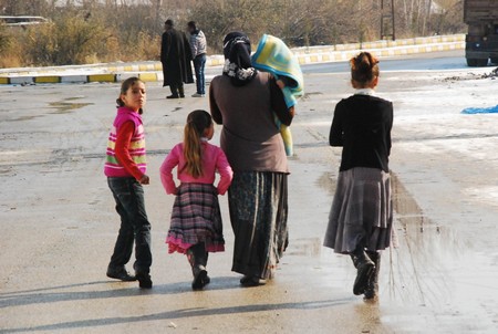 Deprem bölgesinde çocuk kareleri 