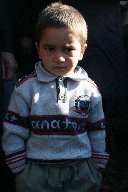 Deprem bölgesinde çocuk kareleri 