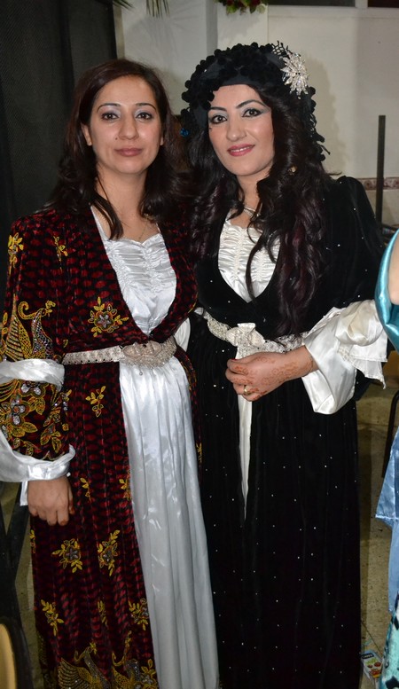 Hakkari'nin Yüksekova ilçesinde 19-20-11.2011 Kasım Dünya evine giren bazı çiftlerimizi sizler için sayfamıza taşıdık. Yüksekova Güncel ailesi olarak tüm çiftlerimize mutluluklar dileriz.