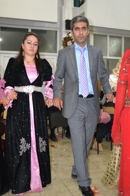 Hakkari'nin Yüksekova ilçesinde 19-20-11.2011 Kasım Dünya evine giren bazı çiftlerimizi sizler için sayfamıza taşıdık. Yüksekova Güncel ailesi olarak tüm çiftlerimize mutluluklar dileriz.