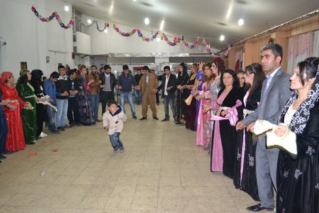 Hakkari'nin Yüksekova ilçesinde 19-20-11.2011 Kasım Dünya evine giren bazı çiftlerimizi sizler için sayfamıza taşıdık. Yüksekova Güncel ailesi olarak tüm çiftlerimize mutluluklar dileriz.