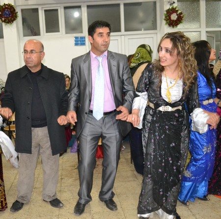 Hakkari'nin Yüksekova ilçesinde 19-20-11.2011 Kasım Dünya evine giren bazı çiftlerimizi sizler için sayfamıza taşıdık. Yüksekova Güncel ailesi olarak tüm çiftlerimize mutluluklar dileriz.