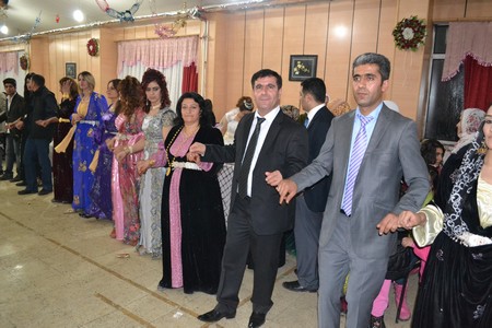 Hakkari'nin Yüksekova ilçesinde 19-20-11.2011 Kasım Dünya evine giren bazı çiftlerimizi sizler için sayfamıza taşıdık. Yüksekova Güncel ailesi olarak tüm çiftlerimize mutluluklar dileriz.