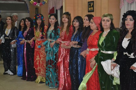 Hakkari'nin Yüksekova ilçesinde 19-20-11.2011 Kasım Dünya evine giren bazı çiftlerimizi sizler için sayfamıza taşıdık. Yüksekova Güncel ailesi olarak tüm çiftlerimize mutluluklar dileriz.