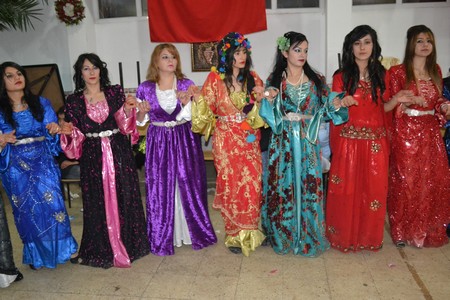 Hakkari'nin Yüksekova ilçesinde 19-20-11.2011 Kasım Dünya evine giren bazı çiftlerimizi sizler için sayfamıza taşıdık. Yüksekova Güncel ailesi olarak tüm çiftlerimize mutluluklar dileriz.