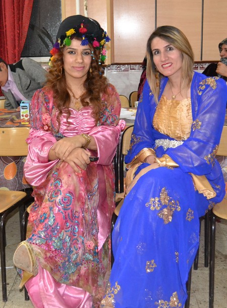 Hakkari'nin Yüksekova ilçesinde 19-20-11.2011 Kasım Dünya evine giren bazı çiftlerimizi sizler için sayfamıza taşıdık. Yüksekova Güncel ailesi olarak tüm çiftlerimize mutluluklar dileriz.