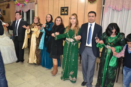 Hakkari'nin Yüksekova ilçesinde 19-20-11.2011 Kasım Dünya evine giren bazı çiftlerimizi sizler için sayfamıza taşıdık. Yüksekova Güncel ailesi olarak tüm çiftlerimize mutluluklar dileriz.