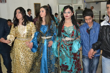 Hakkari'nin Yüksekova ilçesinde 19-20-11.2011 Kasım Dünya evine giren bazı çiftlerimizi sizler için sayfamıza taşıdık. Yüksekova Güncel ailesi olarak tüm çiftlerimize mutluluklar dileriz.