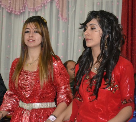 Hakkari'nin Yüksekova ilçesinde 19-20-11.2011 Kasım Dünya evine giren bazı çiftlerimizi sizler için sayfamıza taşıdık. Yüksekova Güncel ailesi olarak tüm çiftlerimize mutluluklar dileriz.