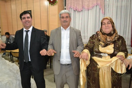 Hakkari'nin Yüksekova ilçesinde 19-20-11.2011 Kasım Dünya evine giren bazı çiftlerimizi sizler için sayfamıza taşıdık. Yüksekova Güncel ailesi olarak tüm çiftlerimize mutluluklar dileriz.