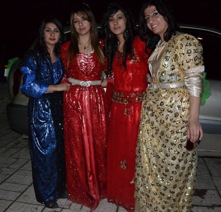 Hakkari'nin Yüksekova ilçesinde 19-20-11.2011 Kasım Dünya evine giren bazı çiftlerimizi sizler için sayfamıza taşıdık. Yüksekova Güncel ailesi olarak tüm çiftlerimize mutluluklar dileriz.