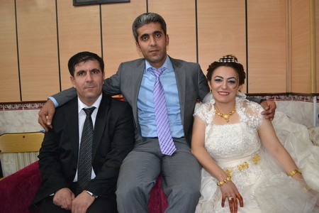 Hakkari'nin Yüksekova ilçesinde 19-20-11.2011 Kasım Dünya evine giren bazı çiftlerimizi sizler için sayfamıza taşıdık. Yüksekova Güncel ailesi olarak tüm çiftlerimize mutluluklar dileriz.