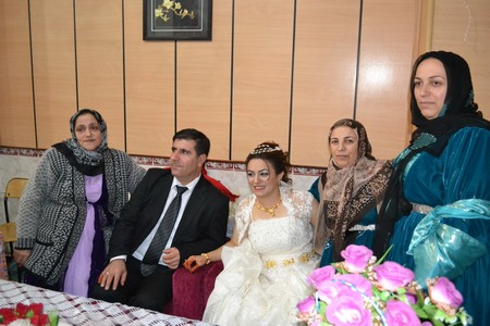 Hakkari'nin Yüksekova ilçesinde 19-20-11.2011 Kasım Dünya evine giren bazı çiftlerimizi sizler için sayfamıza taşıdık. Yüksekova Güncel ailesi olarak tüm çiftlerimize mutluluklar dileriz.