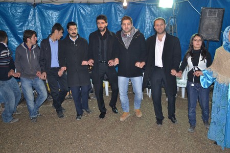 Hakkari'nin Yüksekova ilçesinde 19-20-11.2011 Kasım Dünya evine giren bazı çiftlerimizi sizler için sayfamıza taşıdık. Yüksekova Güncel ailesi olarak tüm çiftlerimize mutluluklar dileriz.