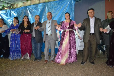 Hakkari'nin Yüksekova ilçesinde 19-20-11.2011 Kasım Dünya evine giren bazı çiftlerimizi sizler için sayfamıza taşıdık. Yüksekova Güncel ailesi olarak tüm çiftlerimize mutluluklar dileriz.