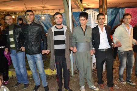 Hakkari'nin Yüksekova ilçesinde 19-20-11.2011 Kasım Dünya evine giren bazı çiftlerimizi sizler için sayfamıza taşıdık. Yüksekova Güncel ailesi olarak tüm çiftlerimize mutluluklar dileriz.