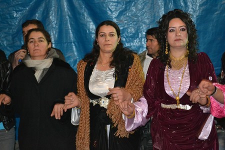 Hakkari'nin Yüksekova ilçesinde 19-20-11.2011 Kasım Dünya evine giren bazı çiftlerimizi sizler için sayfamıza taşıdık. Yüksekova Güncel ailesi olarak tüm çiftlerimize mutluluklar dileriz.