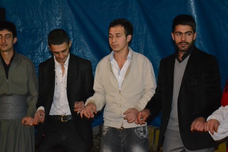 Hakkari'nin Yüksekova ilçesinde 19-20-11.2011 Kasım Dünya evine giren bazı çiftlerimizi sizler için sayfamıza taşıdık. Yüksekova Güncel ailesi olarak tüm çiftlerimize mutluluklar dileriz.