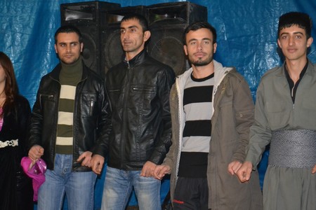 Hakkari'nin Yüksekova ilçesinde 19-20-11.2011 Kasım Dünya evine giren bazı çiftlerimizi sizler için sayfamıza taşıdık. Yüksekova Güncel ailesi olarak tüm çiftlerimize mutluluklar dileriz.