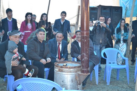 Hakkari'nin Yüksekova ilçesinde 19-20-11.2011 Kasım Dünya evine giren bazı çiftlerimizi sizler için sayfamıza taşıdık. Yüksekova Güncel ailesi olarak tüm çiftlerimize mutluluklar dileriz.