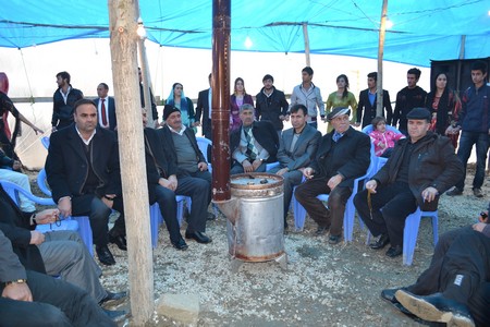 Hakkari'nin Yüksekova ilçesinde 19-20-11.2011 Kasım Dünya evine giren bazı çiftlerimizi sizler için sayfamıza taşıdık. Yüksekova Güncel ailesi olarak tüm çiftlerimize mutluluklar dileriz.